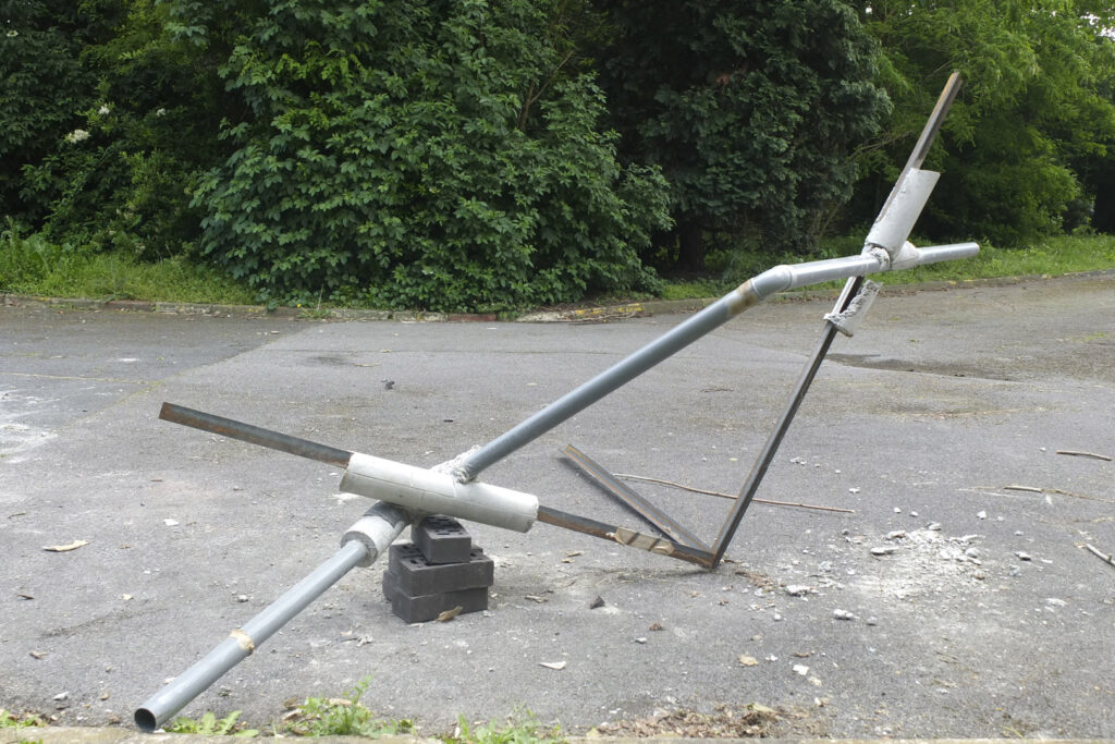 BZ02 sculpture by Arthur Bitsch, exploring balance and structure, created in 2017.