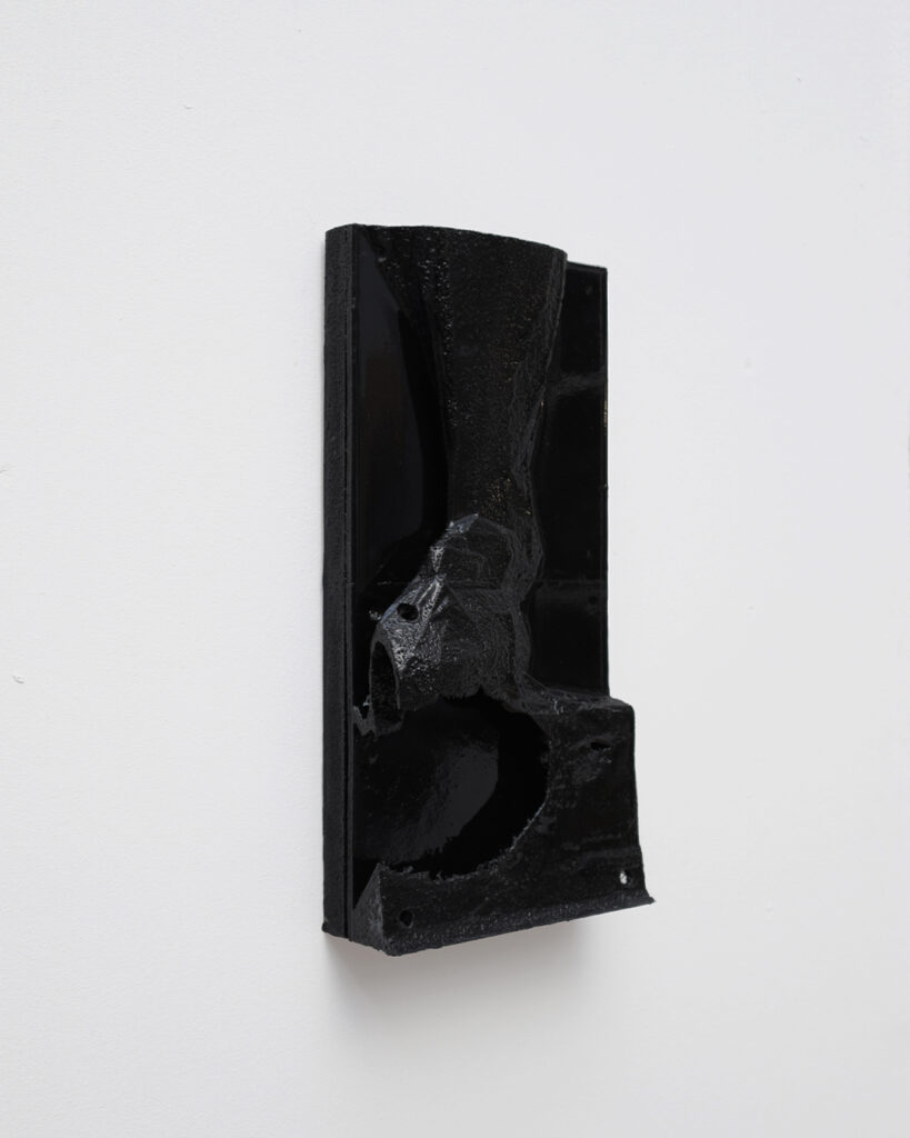 Pada bas-relief by Arthur Bitsch, created in 2025, made of MDF and 3D-printed PETG, coated with Dark Matter, exploring the Jungian symbolism of the foot.