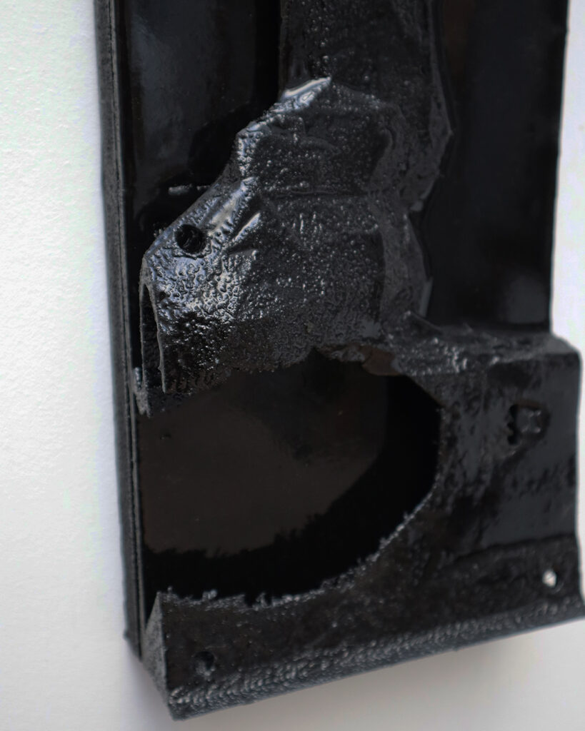 Pada bas-relief by Arthur Bitsch, created in 2025, made of MDF and 3D-printed PETG, coated with Dark Matter, exploring the Jungian symbolism of the foot.